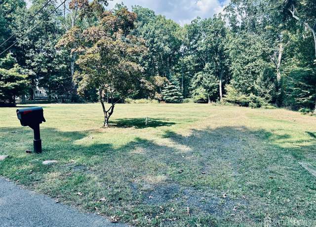 Property at 82 Ravine Dr, Colonia, NJ 07067