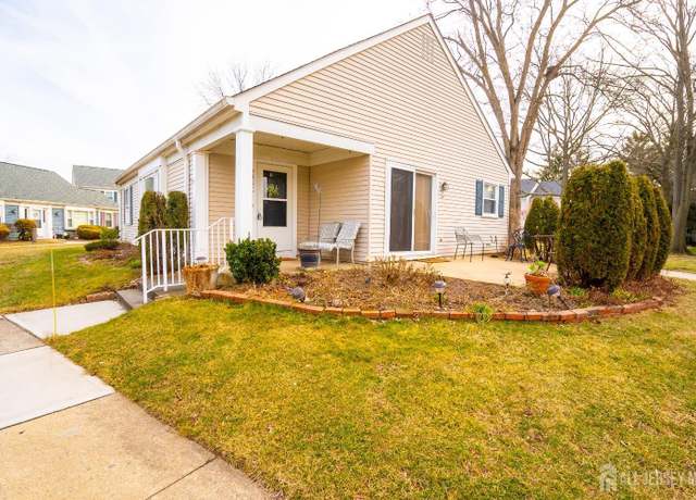 Property at 346 Norwich Ln, Monroe, NJ 08831, 2 beds, 1.5 baths