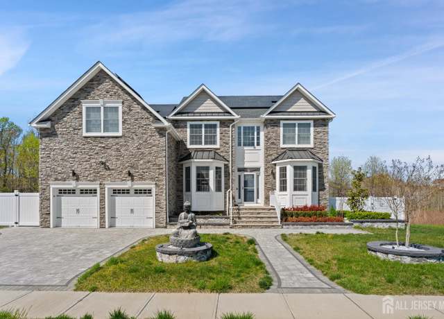 Property at 2 Hitching Post Pl, Monroe, NJ 08831, 5 beds, 4 baths