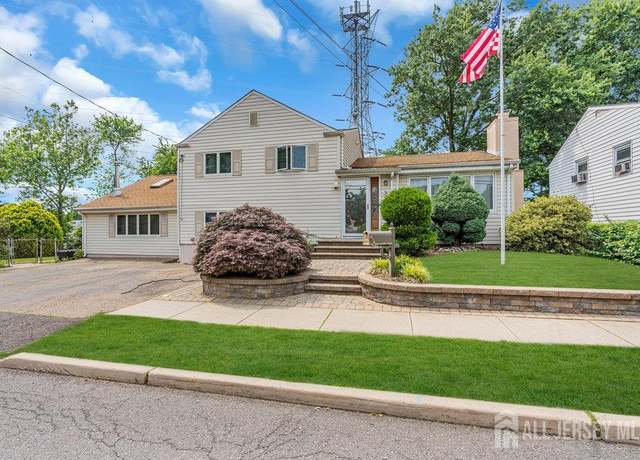 Property at 35 Albert Dr, Sayreville, NJ 08859, 5 beds, 2 baths