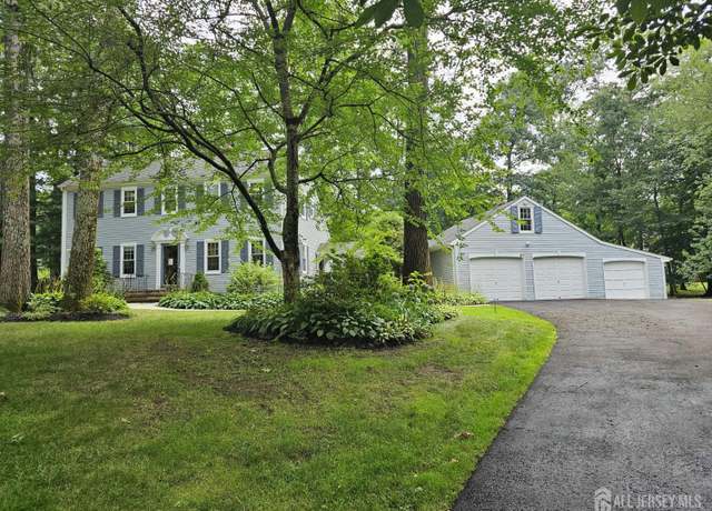 Property at 17 Gloucester Ct, East Brunswick, NJ 08816, 4 beds, 2.5 baths