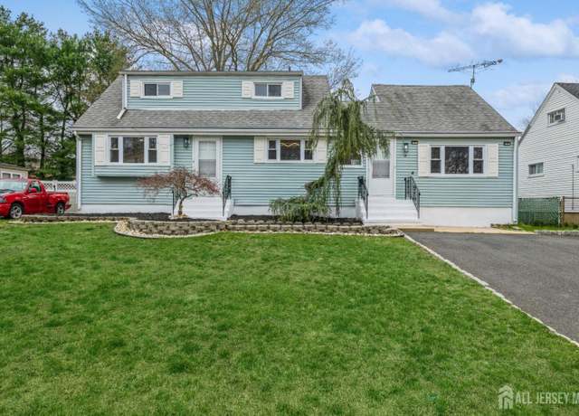 Property at 13 Mimi Rd, Old Bridge, NJ 08857, 5 beds, 1.5 baths