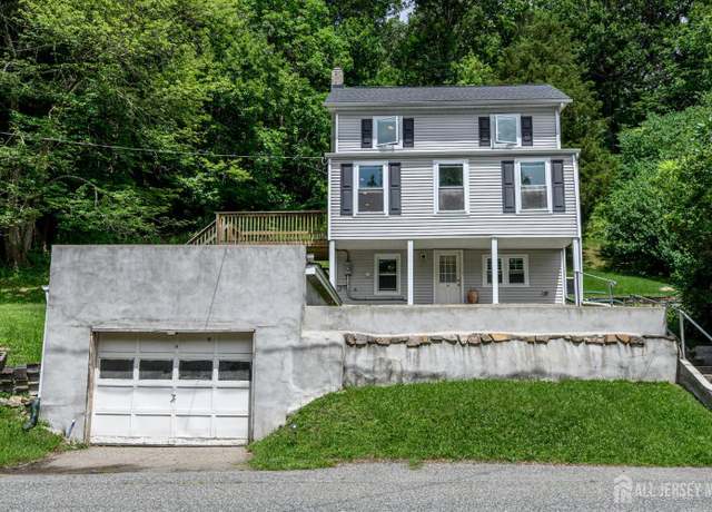 Property at 98 Buckley Ave, Oxford, NJ 07863, 3 beds, 1.5 baths