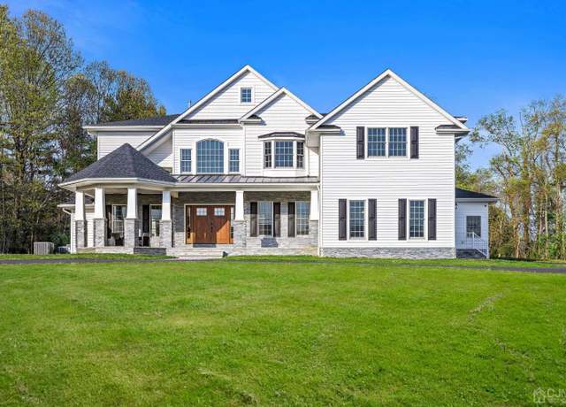 Property at 1 Lakeview Dr, Manalapan, NJ 07726, 5 beds, 4.5 baths
