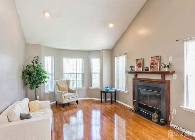 Property at 393 Draco Rd, Piscataway, NJ 08854, 3 beds, 3.5 baths
