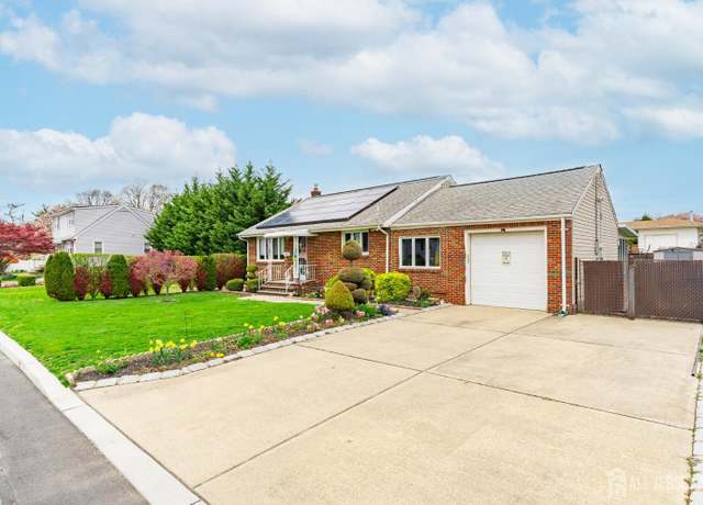 Property at 134 Lee Ave, Perth Amboy, NJ 08861, 2 beds, 1.5 baths