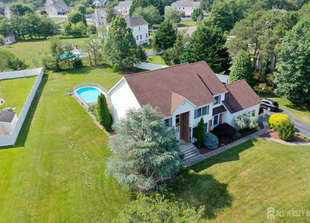 Property at 5 Samantha Dr, Monroe, NJ 08831, 5 beds, 3 baths