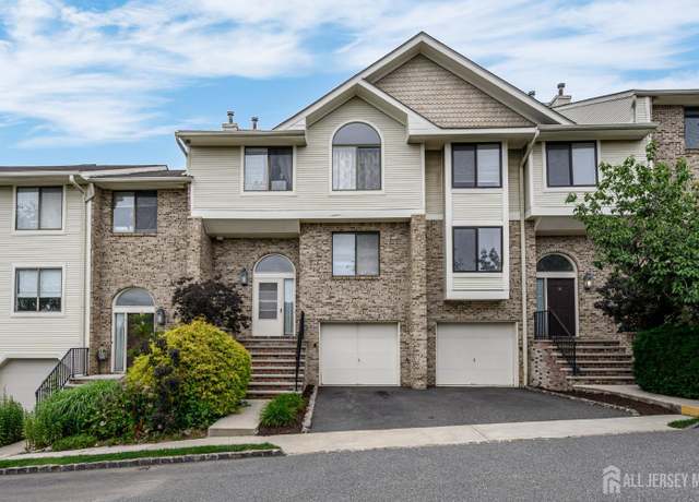 Property at 17 Louisburg Sq, Verona, NJ 07044, 3 beds, 2.5 baths