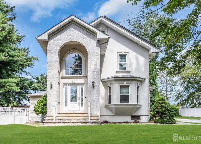 Property at 3 Lexington Dr, Piscataway, NJ 08854, 4 beds, 2.5 baths