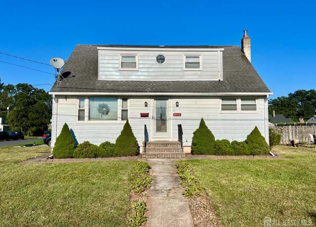 Property at 615 Dial Ave, Piscataway, NJ 08854, 3 beds, 1 bath