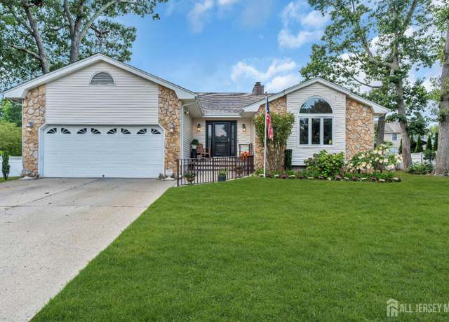 Property at 8 Laurel Ln, Bayville, NJ 08721, 5 beds, 2 baths