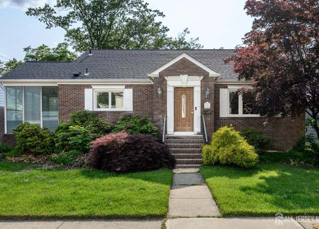 Property at 1 Pearl St, Sayreville, NJ 08872, 3 beds, 2.5 baths
