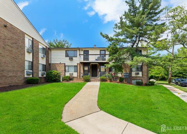 Property at 1004 Cricket Ln, Woodbridge Proper, NJ 07095, 2 beds, 1 bath
