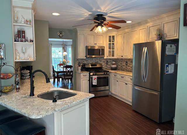 Property at 2 Veronica Ct, Old Bridge, NJ 08857, 4 beds, 2.5 baths