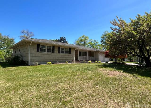 Property at 9 Wood Lake Dr, Piscataway, NJ 08854, 3 beds, 2.5 baths