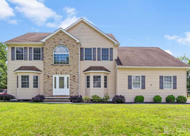 Property at 315 Park Ave, Piscataway, NJ 08854, 4 beds, 2.5 baths