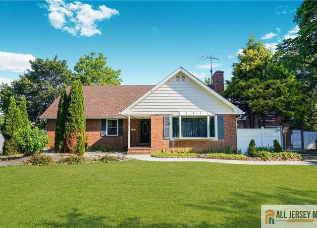 Property at 82 Milltown Rd, East Brunswick, NJ 08816, 5 beds, 4 baths