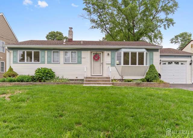 Property at 138 Southwood Dr, Old Bridge, NJ 08857, 3 beds, 1.5 baths