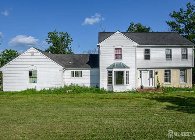 Property at 92 Country Acres Dr, Hampton, NJ 08827, 4 beds, 2.5 baths