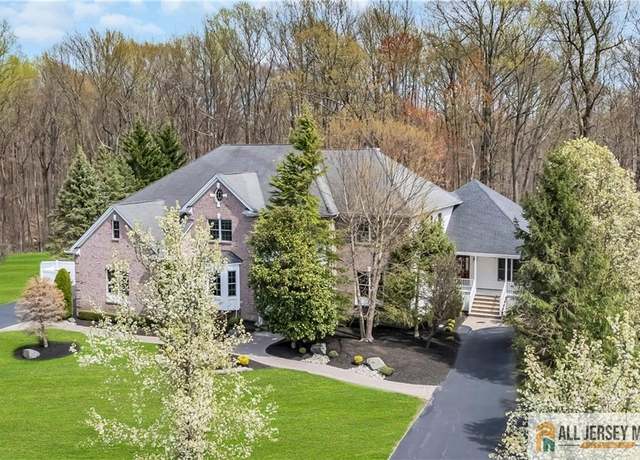 Property at 14 Wedgewood Ct, Monroe, NJ 08831, 5 beds, 5 baths