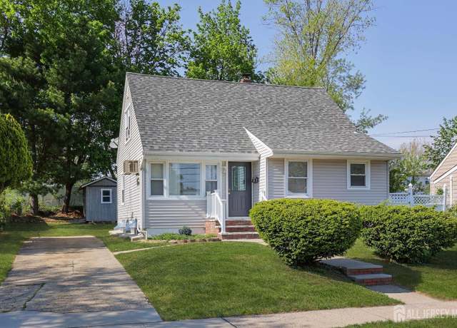 Property at 40 Old Stage Rd, East Brunswick, NJ 08816, 3 beds, 1 bath