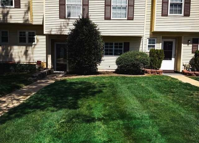 Property at 813 Darlington Dr, Old Bridge, NJ 08857, 2 beds, 2.5 baths