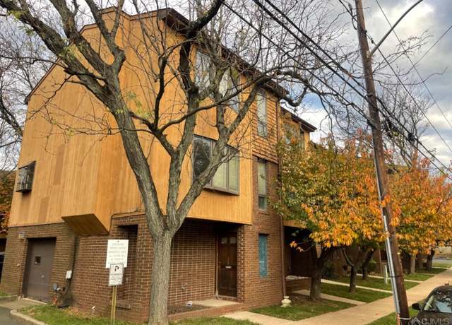 Property at 81 Redmond St, New Brunswick, NJ 08901, 2 beds, 1.5 baths