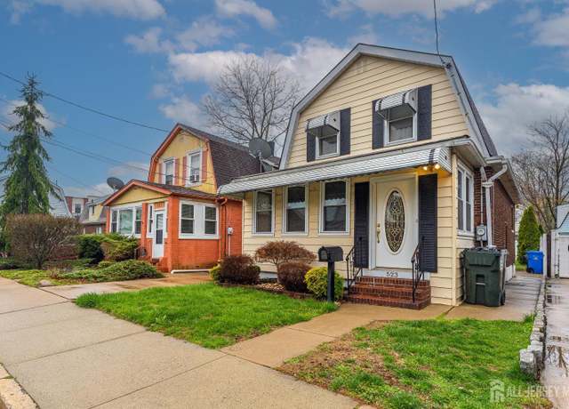 Property at 523 Alice Pl, Woodbridge Proper, NJ 07095, 3 beds, 2 baths