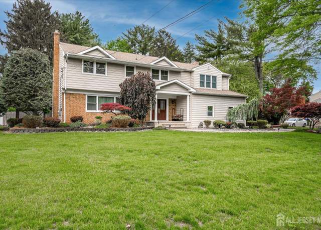 Property at 8 Renee Ct, Edison, NJ 08820, 5 beds, 3.5 baths