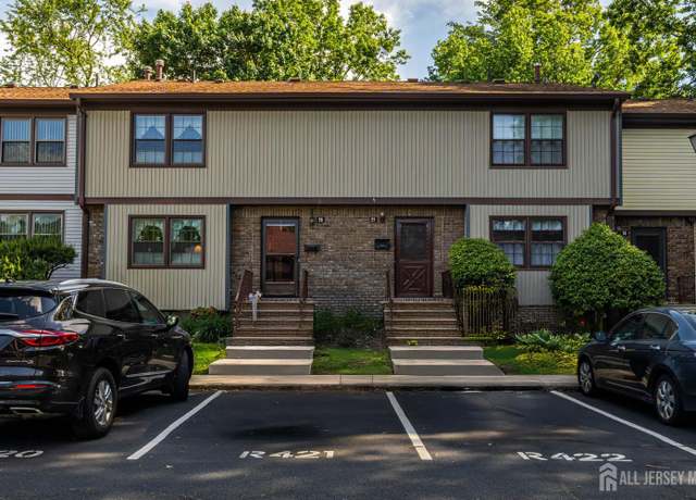 Property at 77 Highview Dr, Woodbridge Proper, NJ 07095, 2 beds, 2.5 baths