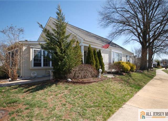 Property at 176 Rossmoor Dr Unit C, Monroe, NJ 08831, 2 beds, 1.5 baths