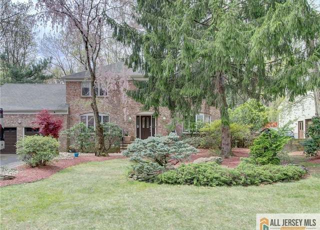 Property at 4 Cherokee Rd, East Brunswick, NJ 08816, 5 beds, 3 baths
