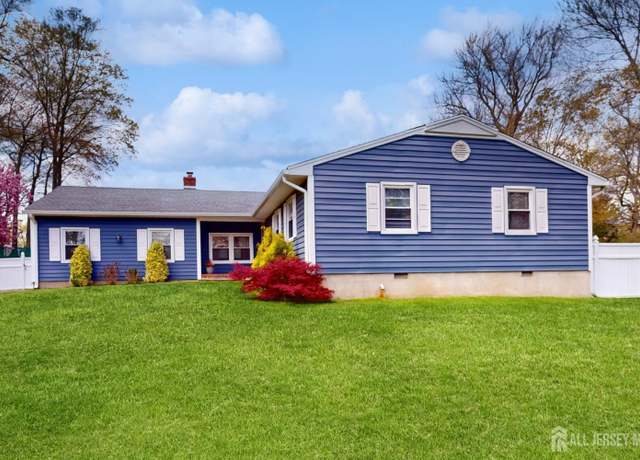 Property at 9 Gulfstream Blvd, Old Bridge, NJ 07747, 3 beds, 2.5 baths