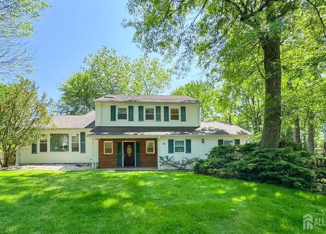 Property at 25 Sherwood Rd, Edison, NJ 08820, 4 beds, 2.5 baths