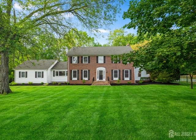 Property at 28 Southfield Rd, Edison, NJ 08820, 5 beds, 2.5 baths