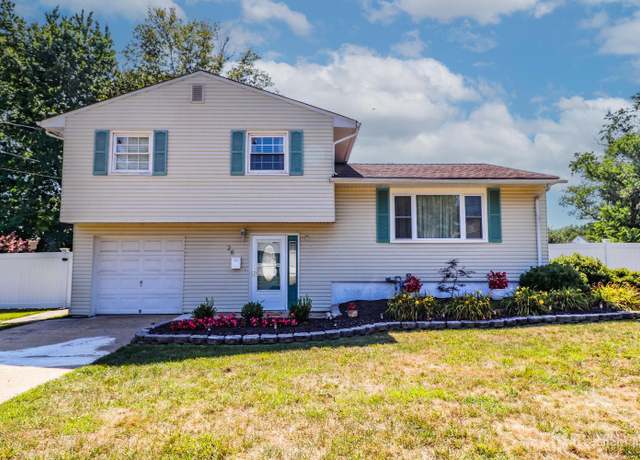 Property at 26 Moryan Rd, Edison, NJ 08817, 3 beds, 1.5 baths