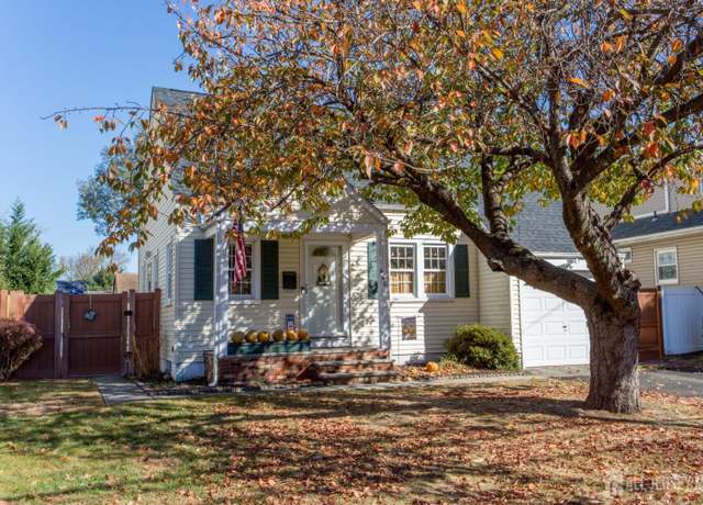 Property at 440 Fairview Ave, Middlesex, NJ 08846, 3 beds, 1.5 baths