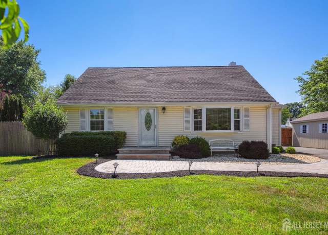 Property at 576 Englishtown Rd, Monroe, NJ 08831, 4 beds, 1 bath