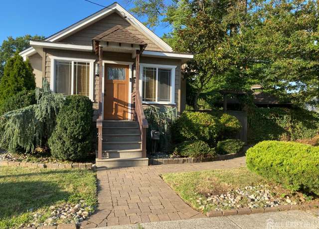 Property at 25 Brewster Pl, Sewaren, NJ 07077, 2 beds, 1.5 baths