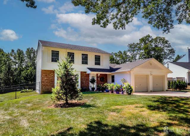 Property at 9 Staghorn Dr, Old Bridge, NJ 07747, 3 beds, 2.5 baths