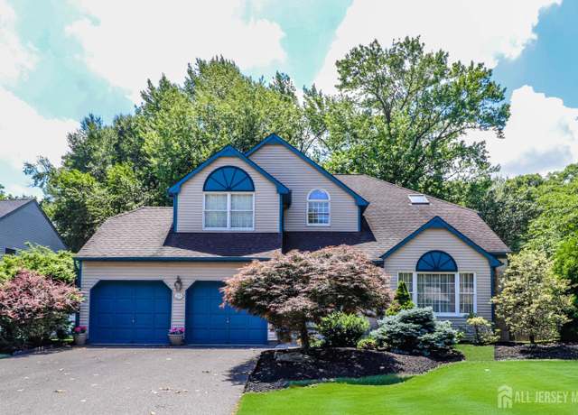 Property at 89 King St, Edison, NJ 08820, 4 beds, 3 baths
