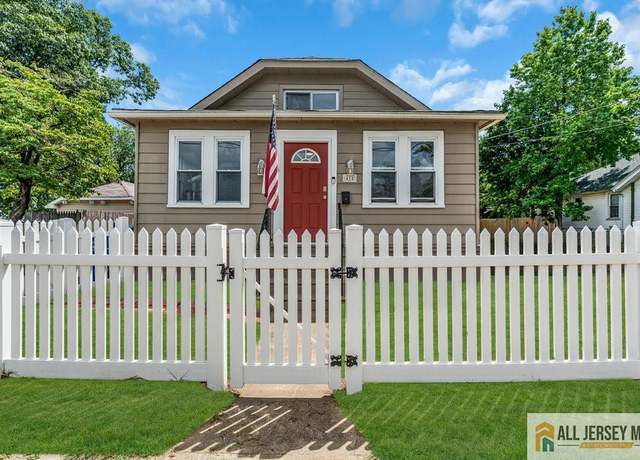 Property at 414 Bentley Ave, Beverly, NJ 08010, 3 beds, 1 bath