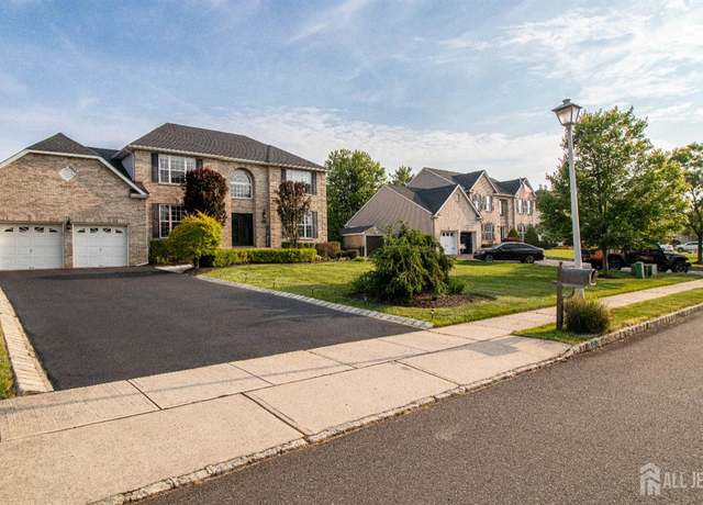 Property at 29 Mitchell Dr, Monroe, NJ 08831, 5 beds, 3.5 baths