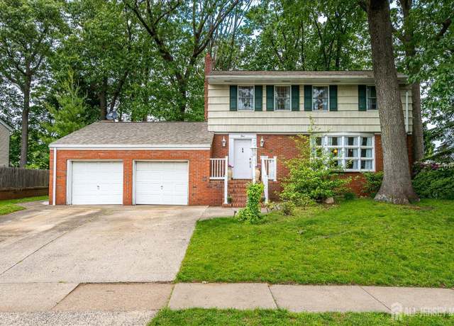 Property at 4 Bodnarik Rd, Edison, NJ 08837, 4 beds, 2.5 baths