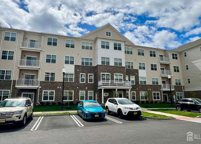 Property at 634 Lorhan Dr, Piscataway, NJ 08854, 2 beds, 2.5 baths