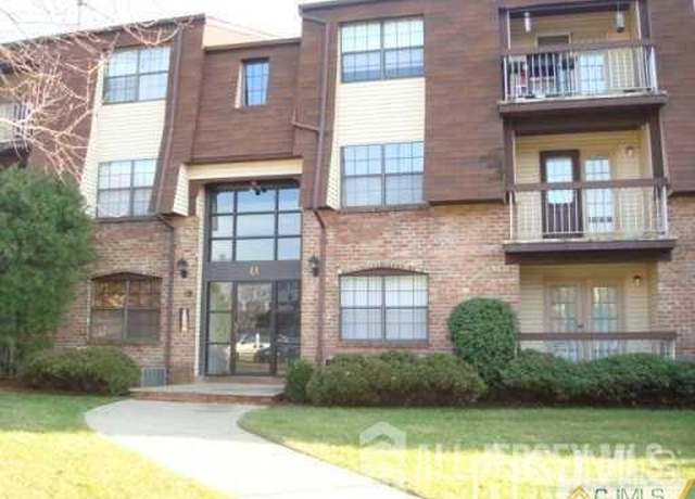 Property at 1306 Green Hollow Dr, Iselin, NJ 08830, 2 beds, 3 baths