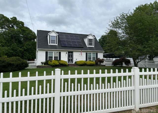 Property at 12 Liberty St, Old Bridge, NJ 08857, 3 beds, 1 bath