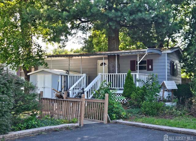 Property at 408 Kenbury Rd, Branchburg, NJ 08876, 2 beds, 1 bath
