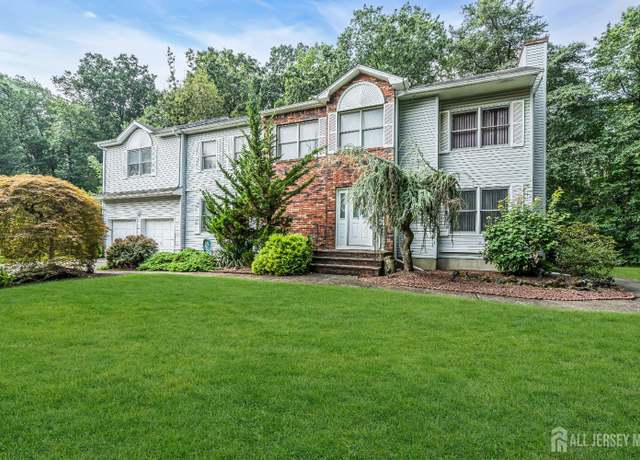 Property at 9 Brinley Dr, Old Bridge, NJ 07747, 4 beds, 2.5 baths