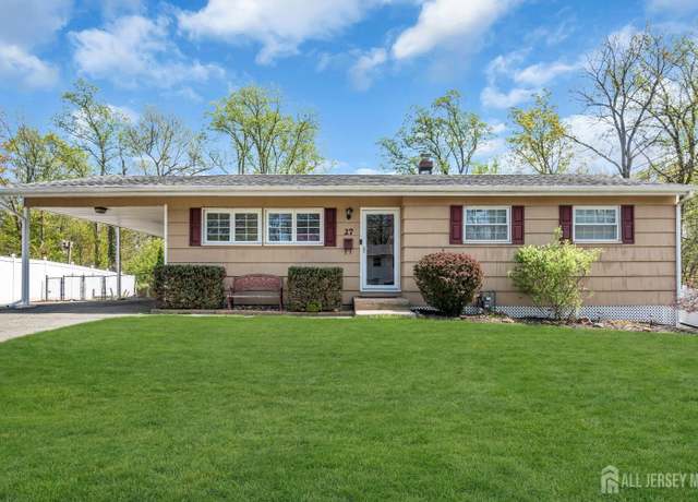 Property at 27 Brookside Rd, Edison, NJ 08817, 3 beds, 2.5 baths
